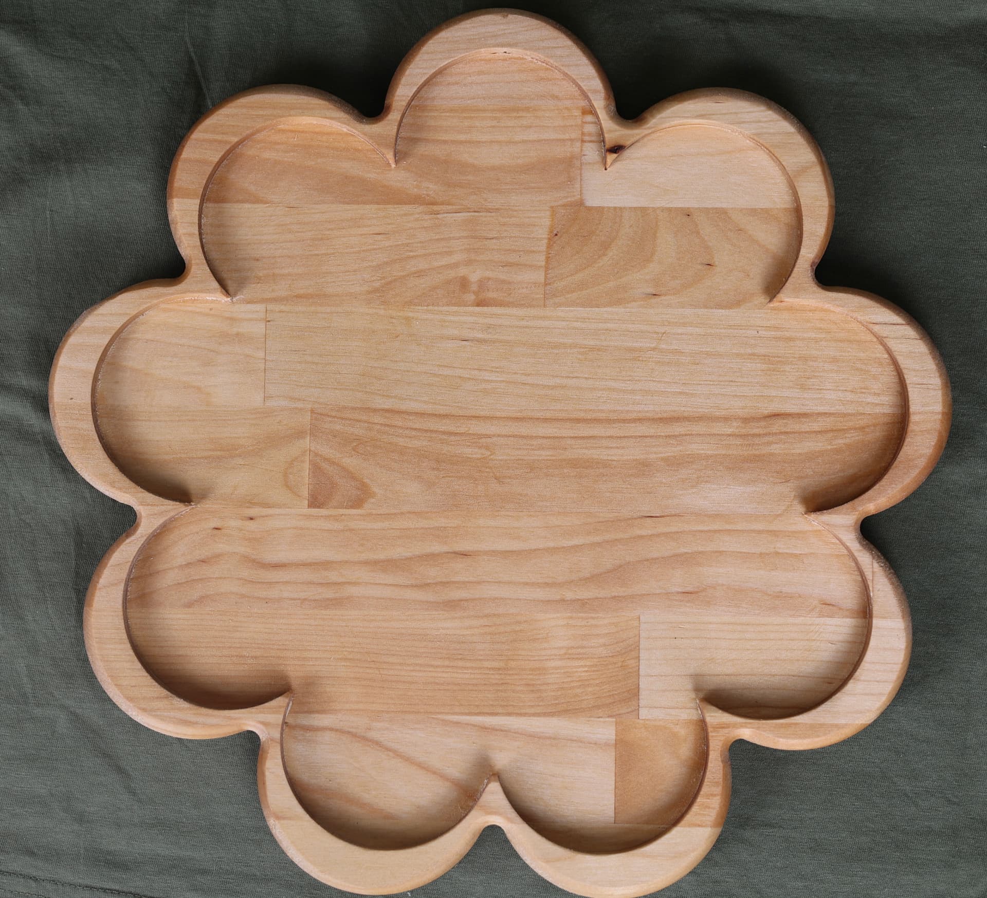 Flora (‘Gingerbread’) Cake & Serving Stand